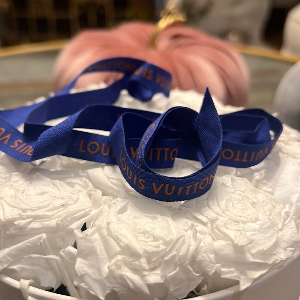 Louis Vuitton Blue Ribbon Authentic - Picture 2 of 3